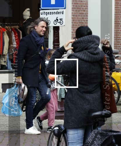 Amsterdam 7 oktober 2020
Rob v d Wouw met zijn dochter op de cornelis schuytstraat.