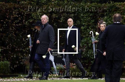 Naarden 8 oktober 2020
Begrafenis Jan des Bouvrie  op algemene begraafplaats Nieuw Valkeveen.
Roeland Voerman met zijn vrouw