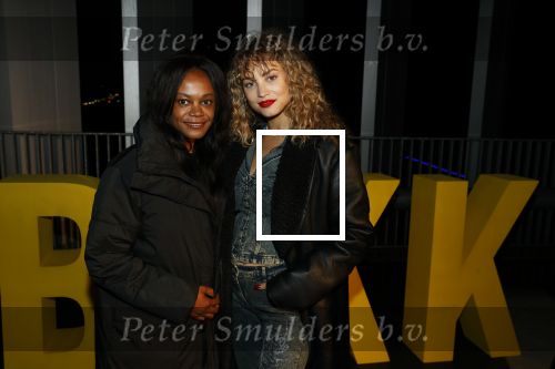 Amsterdam 29 oktober 2020
Presentatie schoenenlijn van Rose Bertram in smanewerking met Nubbik. Rose met haar moeder en vriendinnen