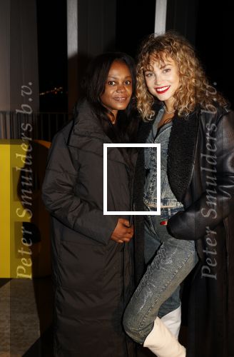 Amsterdam 29 oktober 2020
Presentatie schoenenlijn van Rose Bertram in smanewerking met Nubbik. Rose met haar moeder en vriendinnen