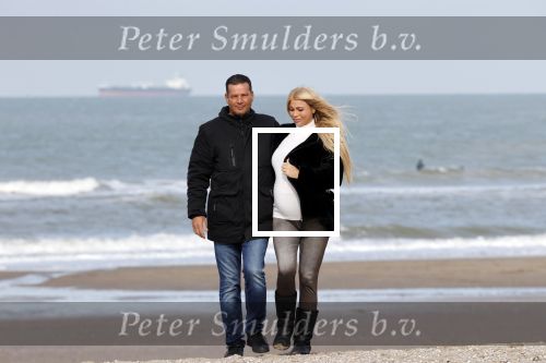 Scheveningen 22 oktober 2020
Samantha de Jong ( Barbie) hoogzwanger op het strand met partner Gerrit
