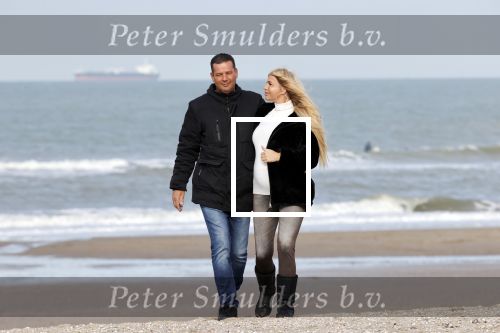 Scheveningen 22 oktober 2020
Samantha de Jong ( Barbie) hoogzwanger op het strand met partner Gerrit