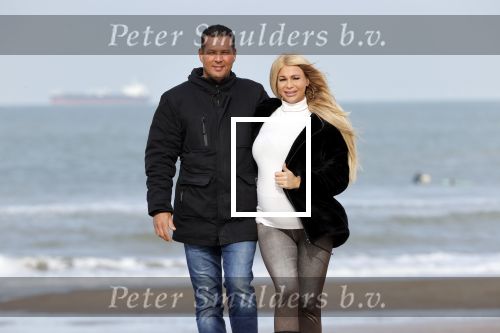 Scheveningen 22 oktober 2020
Samantha de Jong ( Barbie) hoogzwanger op het strand met partner Gerrit