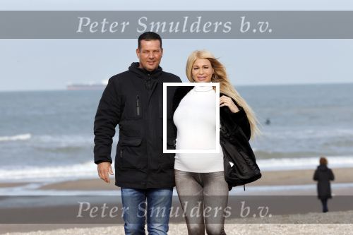 Scheveningen 22 oktober 2020
Samantha de Jong ( Barbie) hoogzwanger op het strand met partner Gerrit
