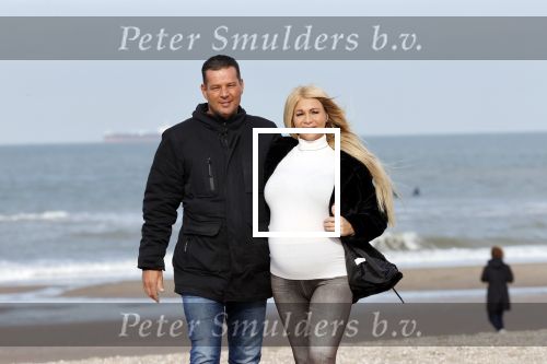 Scheveningen 22 oktober 2020
Samantha de Jong ( Barbie) hoogzwanger op het strand met partner Gerrit
