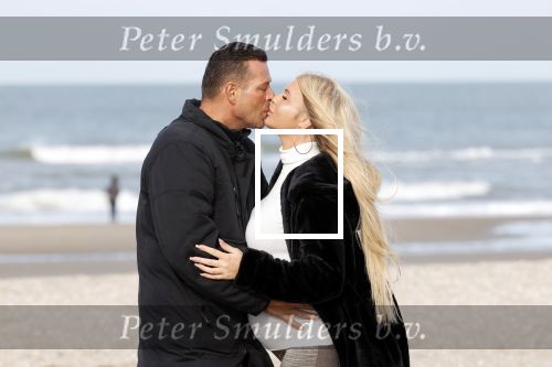 Scheveningen 22 oktober 2020
Samantha de Jong ( Barbie) hoogzwanger op het strand met partner Gerrit