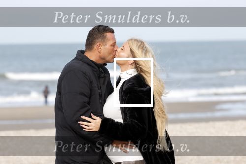 Scheveningen 22 oktober 2020
Samantha de Jong ( Barbie) hoogzwanger op het strand met partner Gerrit