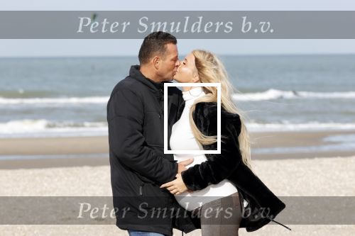 Scheveningen 22 oktober 2020
Samantha de Jong ( Barbie) hoogzwanger op het strand met partner Gerrit