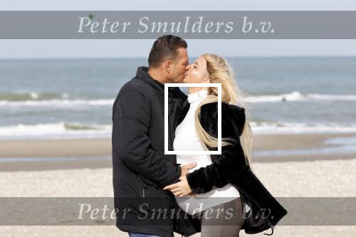 Scheveningen 22 oktober 2020
Samantha de Jong ( Barbie) hoogzwanger op het strand met partner Gerrit