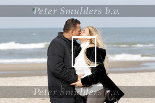 Scheveningen 22 oktober 2020
Samantha de Jong ( Barbie) hoogzwanger op het strand met partner Gerrit