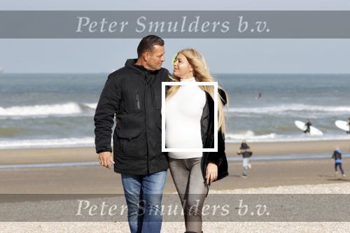 Scheveningen 22 oktober 2020
Samantha de Jong ( Barbie) hoogzwanger op het strand met partner Gerrit