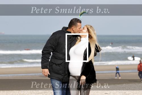 Scheveningen 22 oktober 2020
Samantha de Jong ( Barbie) hoogzwanger op het strand met partner Gerrit