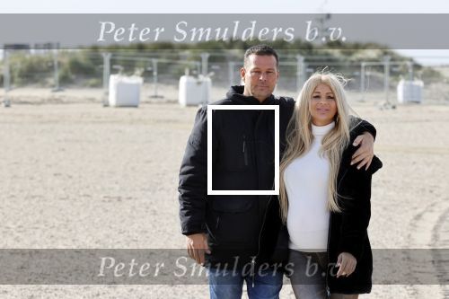 Scheveningen 22 oktober 2020
Samantha de Jong ( Barbie) hoogzwanger op het strand met partner Gerrit