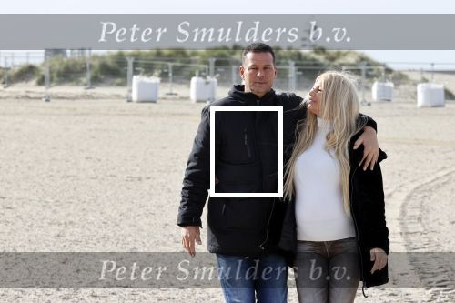 Scheveningen 22 oktober 2020
Samantha de Jong ( Barbie) hoogzwanger op het strand met partner Gerrit