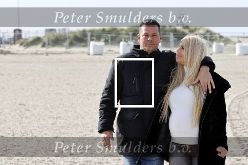 Scheveningen 22 oktober 2020
Samantha de Jong ( Barbie) hoogzwanger op het strand met partner Gerrit