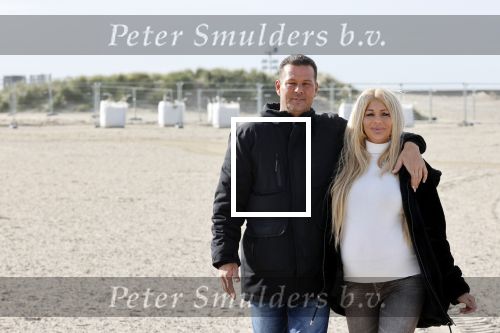 Scheveningen 22 oktober 2020
Samantha de Jong ( Barbie) hoogzwanger op het strand met partner Gerrit