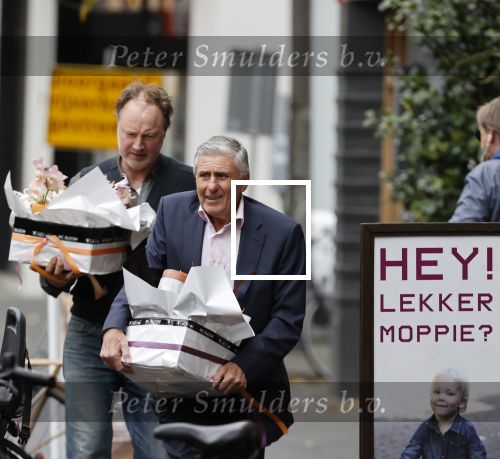 Amsterdam 27 oktober 2020
Sjaak Swart en zijn vrouw kopen bloemen in Amsterdam zuid