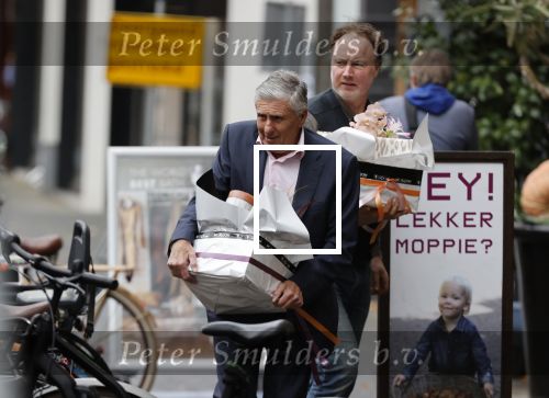 Amsterdam 27 oktober 2020
Sjaak Swart en zijn vrouw kopen bloemen in Amsterdam zuid