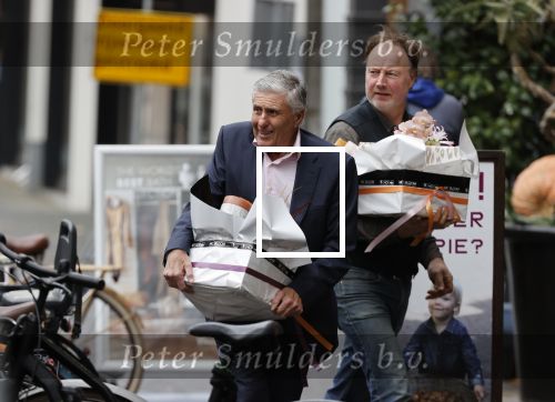 Amsterdam 27 oktober 2020
Sjaak Swart en zijn vrouw kopen bloemen in Amsterdam zuid
