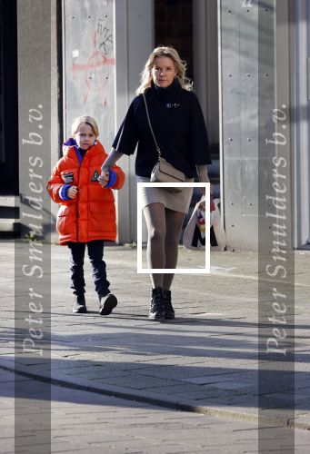 Amsterdam 7 november 2020
Suze Mens met haar zoon op straat in Amsterdam zuid