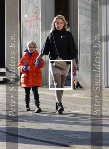 Amsterdam 7 november 2020
Suze Mens met haar zoon op straat in Amsterdam zuid