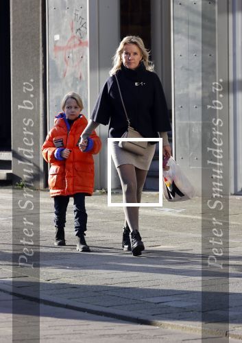 Amsterdam 7 november 2020
Suze Mens met haar zoon op straat in Amsterdam zuid