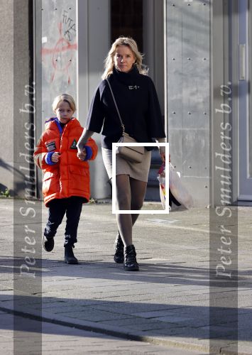 Amsterdam 7 november 2020
Suze Mens met haar zoon op straat in Amsterdam zuid