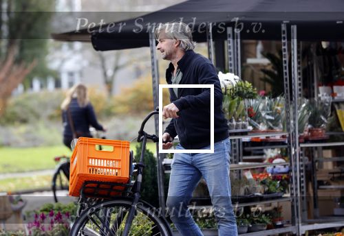 Amsterdam 5 november 2020
Victor Reinier op de fiets in Amsterdam zuid