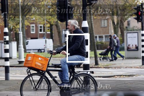 Amsterdam 5 november 2020
Victor Reinier op de fiets in Amsterdam zuid