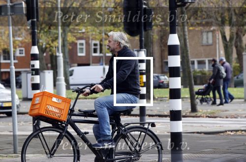 Amsterdam 5 november 2020
Victor Reinier op de fiets in Amsterdam zuid