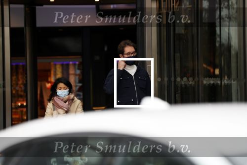 Amsterdam 25 oktober 2020
Winkelende mensen met mondkapjes bij winkelcentrum Gelderlandplein