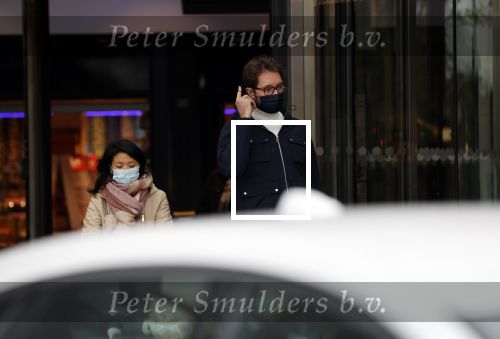 Amsterdam 25 oktober 2020
Winkelende mensen met mondkapjes bij winkelcentrum Gelderlandplein