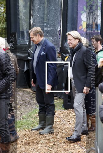 Alphen aan de Rijn 10 november 2021
Prinses Irene opent de Nationale Boomfeestdag. Samen met haar zoon prins Carlos, haar dochter prinses Margarita, schoondochter Viktoria en kleinkinderen plantte ze een Levensboom (een populier) in haar eigen Prinses IreneBos. Sterre Koning trad op . Albert Verlinde