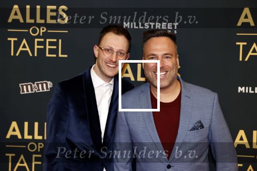 Amsterdam 1 november 2021
Premiere alles op tafel in het deLamar theater.
Barry paf met partner