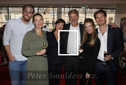 Amsterdam 18 oktober 2021
Boekpresentatie Andre v Duin geschreven door Bert Kuizenga . De presentatie vindt plaats in het DeLamar theater. Bert Kuizenga met vrouw kinderen en familie