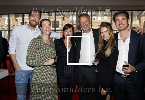 Amsterdam 18 oktober 2021
Boekpresentatie Andre v Duin geschreven door Bert Kuizenga . De presentatie vindt plaats in het DeLamar theater. Bert Kuizenga met vrouw kinderen en familie