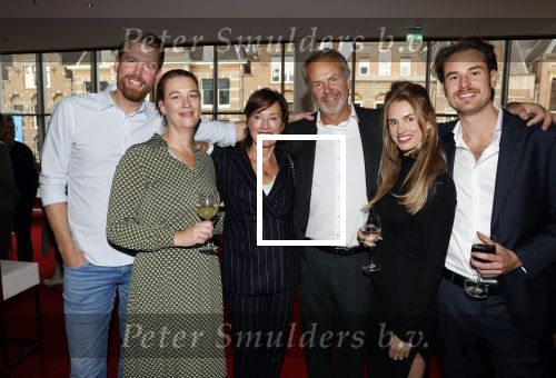 Amsterdam 18 oktober 2021
Boekpresentatie Andre v Duin geschreven door Bert Kuizenga . De presentatie vindt plaats in het DeLamar theater. Bert Kuizenga met vrouw kinderen en familie