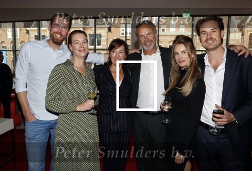 Amsterdam 18 oktober 2021
Boekpresentatie Andre v Duin geschreven door Bert Kuizenga . De presentatie vindt plaats in het DeLamar theater. Bert Kuizenga met vrouw kinderen en familie