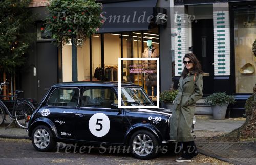 Amsterdam 1 november 2021
Camplin jas  en mini cooper op de cornelis schuytstraat