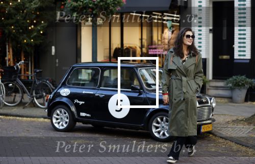 Amsterdam 1 november 2021
Camplin jas  en mini cooper op de cornelis schuytstraat