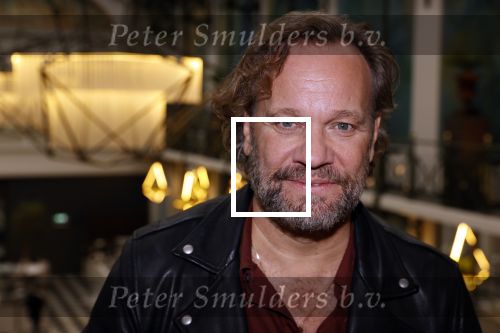 Amsterdam 30 oktober 2021
Boekpresentatie Jim bakkum in hotel Krasnapolsy.
Jim reikt het eerste boek uit aan zijn kinderen. Ook zijn vrouw Bettina Holwerda is natuurlijk aanwezig. carlo Boszhard kwam met zijn partner Herald