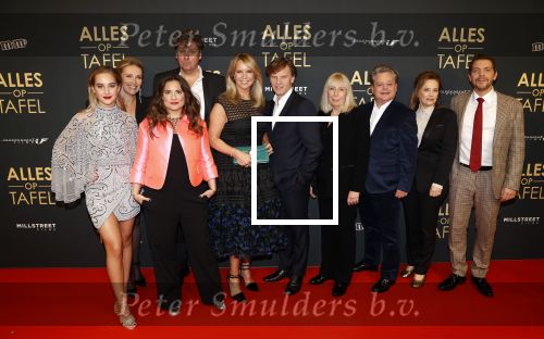 Amsterdam 1 november 2021
Premiere alles op tafel in het deLamar theater.
Aiko Beemsterboer, Eva Crutzen, Diederik Ebbinge, Linda de Mol, Peter Paul Muller, Will Koopman, Frank Houtappels, Lies Visschedijk en Ramsey Nasr tijdens de photocall van de premiere van de film Alles Op Tafel.