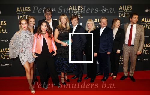 Amsterdam 1 november 2021
Premiere alles op tafel in het deLamar theater.
Aiko Beemsterboer, Eva Crutzen, Diederik Ebbinge, Linda de Mol, Peter Paul Muller, Will Koopman, Frank Houtappels, Lies Visschedijk en Ramsey Nasr tijdens de photocall van de premiere van de film Alles Op Tafel.