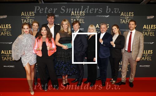 Amsterdam 1 november 2021
Premiere alles op tafel in het deLamar theater.
Aiko Beemsterboer, Eva Crutzen, Diederik Ebbinge, Linda de Mol, Peter Paul Muller, Will Koopman, Frank Houtappels, Lies Visschedijk en Ramsey Nasr tijdens de photocall van de premiere van de film Alles Op Tafel.