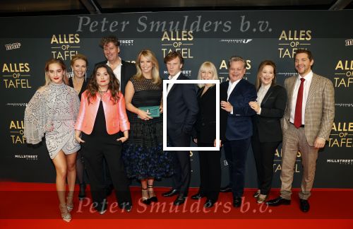 Amsterdam 1 november 2021
Premiere alles op tafel in het deLamar theater.
Aiko Beemsterboer, Eva Crutzen, Diederik Ebbinge, Linda de Mol, Peter Paul Muller, Will Koopman, Frank Houtappels, Lies Visschedijk en Ramsey Nasr tijdens de photocall van de premiere van de film Alles Op Tafel.