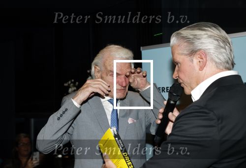Amsterdam 15 november 2021
Boekpresentatie van Dries Roelvink bij restaurant La Brochette. Dries en zijn grootste fan Gunther