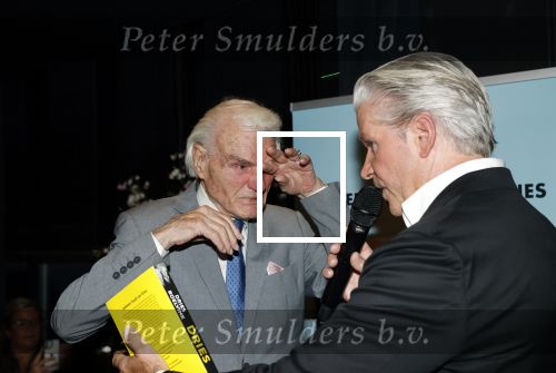 Amsterdam 15 november 2021
Boekpresentatie van Dries Roelvink bij restaurant La Brochette. Dries en zijn grootste fan Gunther