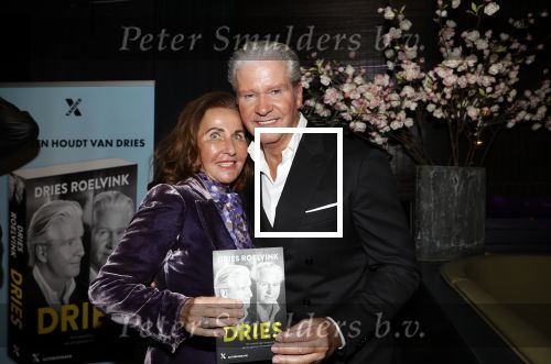 Amsterdam 15 november 2021
Boekpresentatie van Dries Roelvink bij restaurant La Brochette. Dries met Mariet v Mill