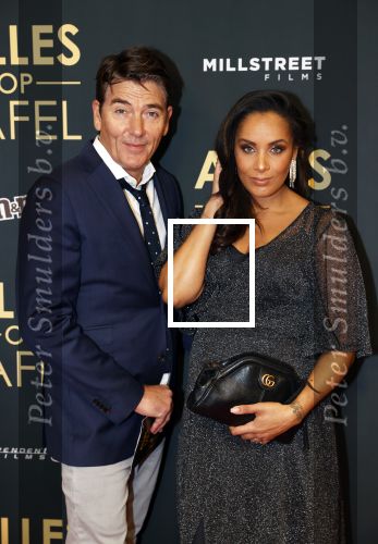 Amsterdam 1 november 2021
Premiere alles op tafel in het deLamar theater.
Dyantha Brooks kwam met collega Bart Ettekoven