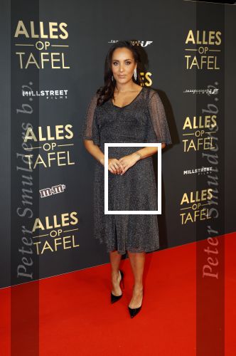 Amsterdam 1 november 2021
Premiere alles op tafel in het deLamar theater.
Dyantha Brooks kwam met collega Bart Ettekoven